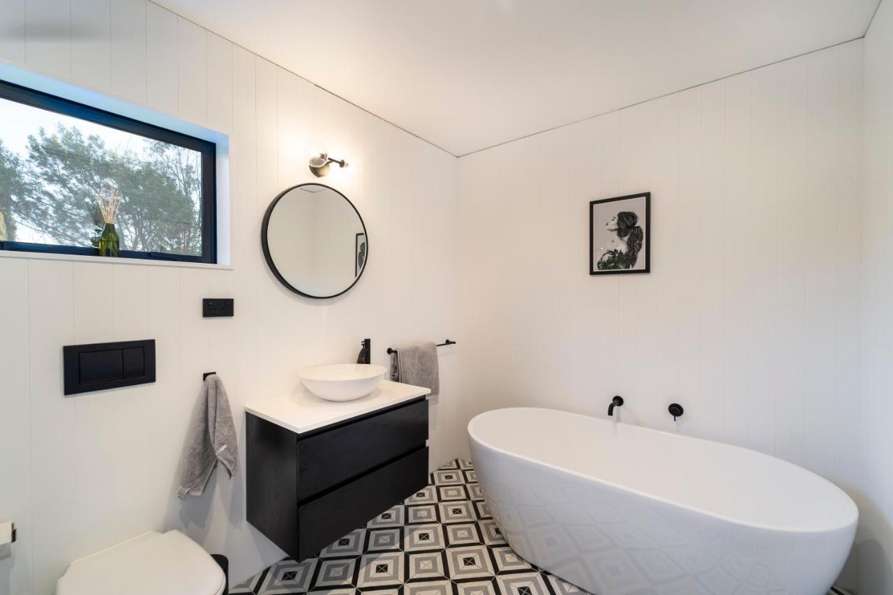 Black Barn Modern: Luxe Martinborough Escape מראה חיצוני תמונה