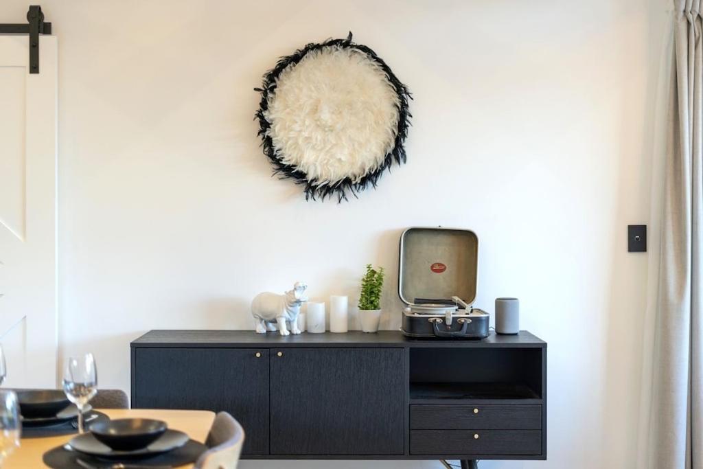 Black Barn Modern: Luxe Martinborough Escape מראה חיצוני תמונה