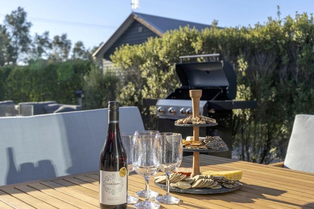 Black Barn Modern: Luxe Martinborough Escape מראה חיצוני תמונה